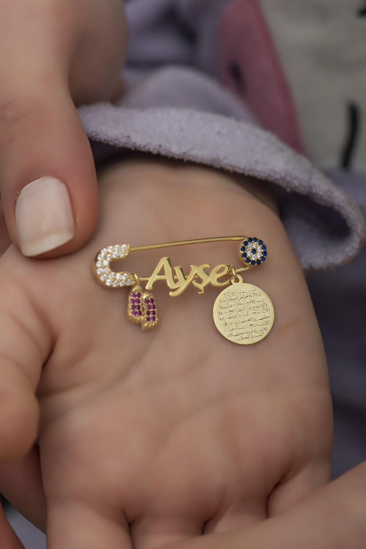 Kişiye Özel Pembe Ayak Ayetel Kürsi İsimli Gümüş Çengelli İğne