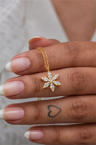 925 Ayar Gümüş Gold Beyaz Taşlı Lotus Kamelya Çiçeği Kolye
