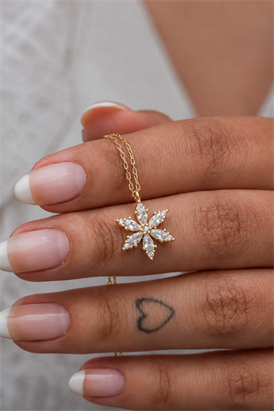 925 Ayar Gümüş Gold Beyaz Taşlı Lotus Kamelya Çiçeği Kolye