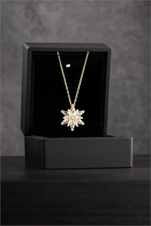 925 Ayar Gümüş Gold Kaplama Işıklı Kutuda Gold Beyaz Taşlı Lotus Çiçeği Kolye