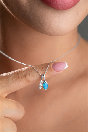 925 Ayar Gümüş Rodyum Kaplama Oval Opal Taşlı Zirkon Taş Figürlü Kolye