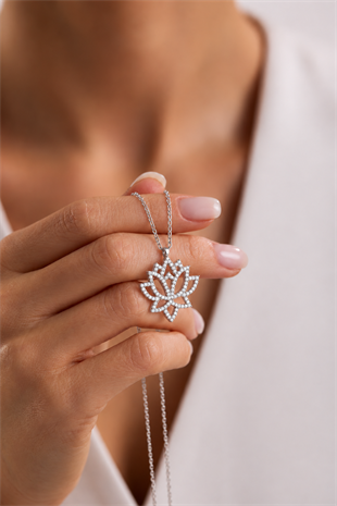 925 Ayar Gümüş Zirkon Taşlı Rodyum Kaplama Lotus Çiçeği Tasarım Kolye