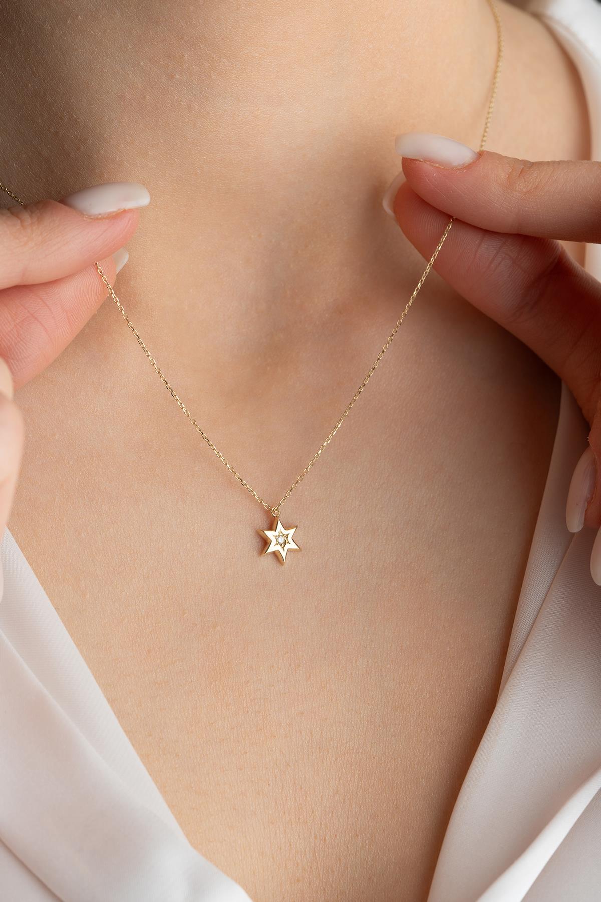 14 Ayar Altın 0.03 Ct Pırlantalı Tektaş Yıldız Model Kolye