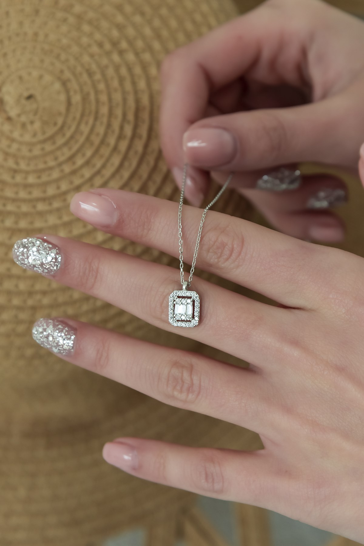 925 Ayar Baget TaşlıTektaş Kolye Kadın Gümüş Kolye