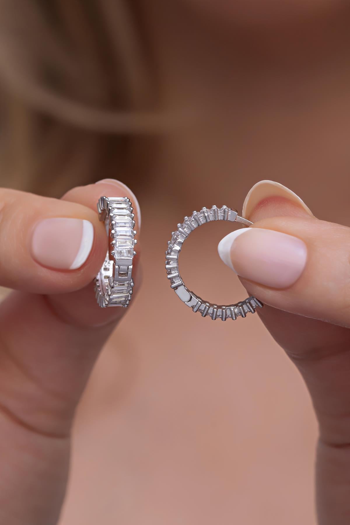 925 Ayar Gümüş 15 mm Baget Taşlı Tamtur Küpe