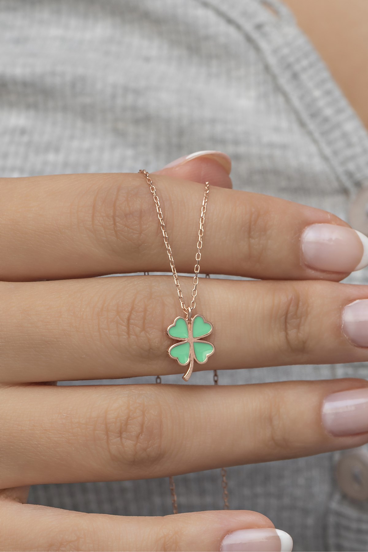 925 Ayar Gümüş Açık Yeşil Mineli Yonca Kolye