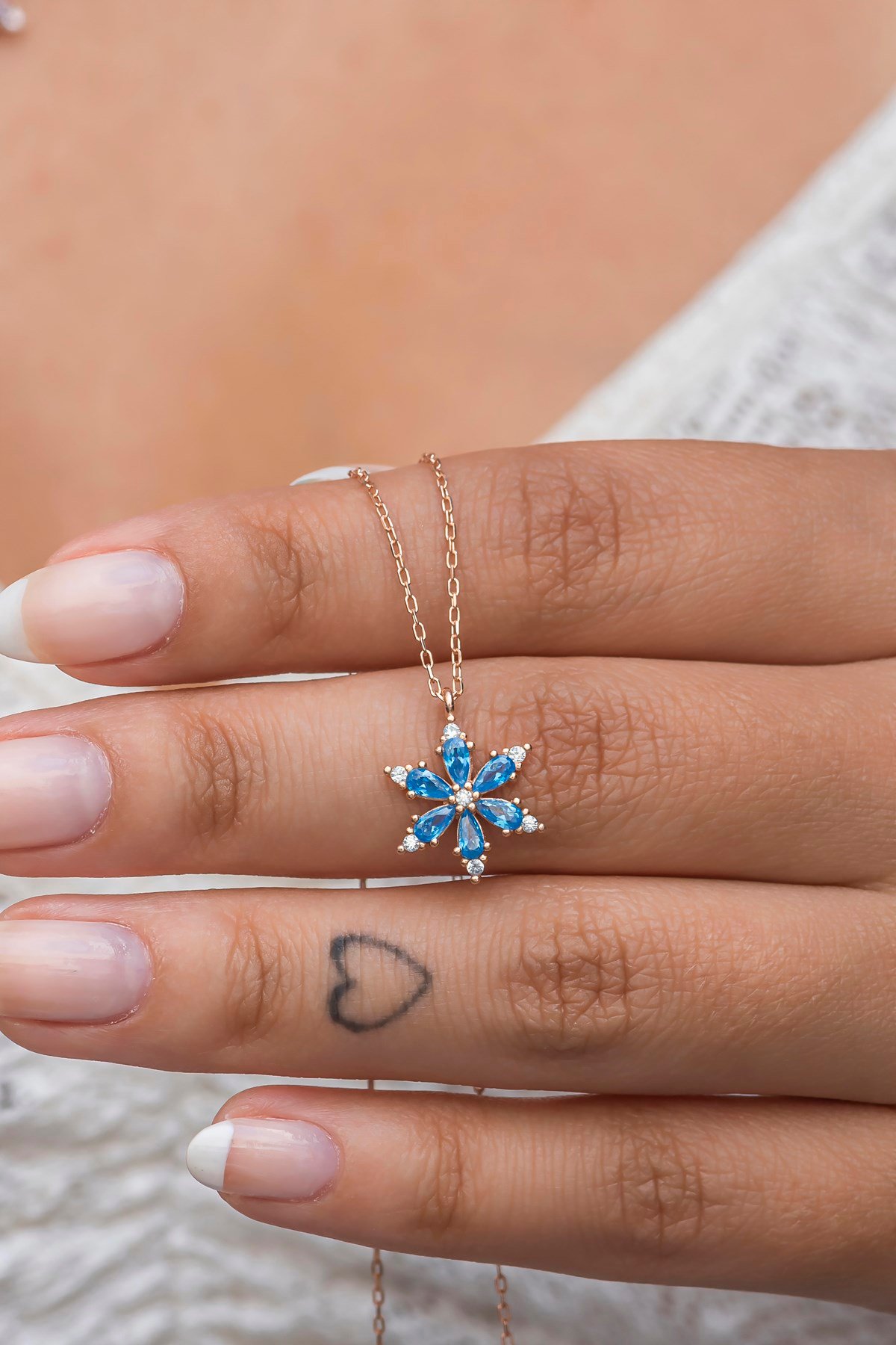 925 Ayar Gümüş Aquamarin Taşlı Lotus Kamelya Çiçeği Kolye