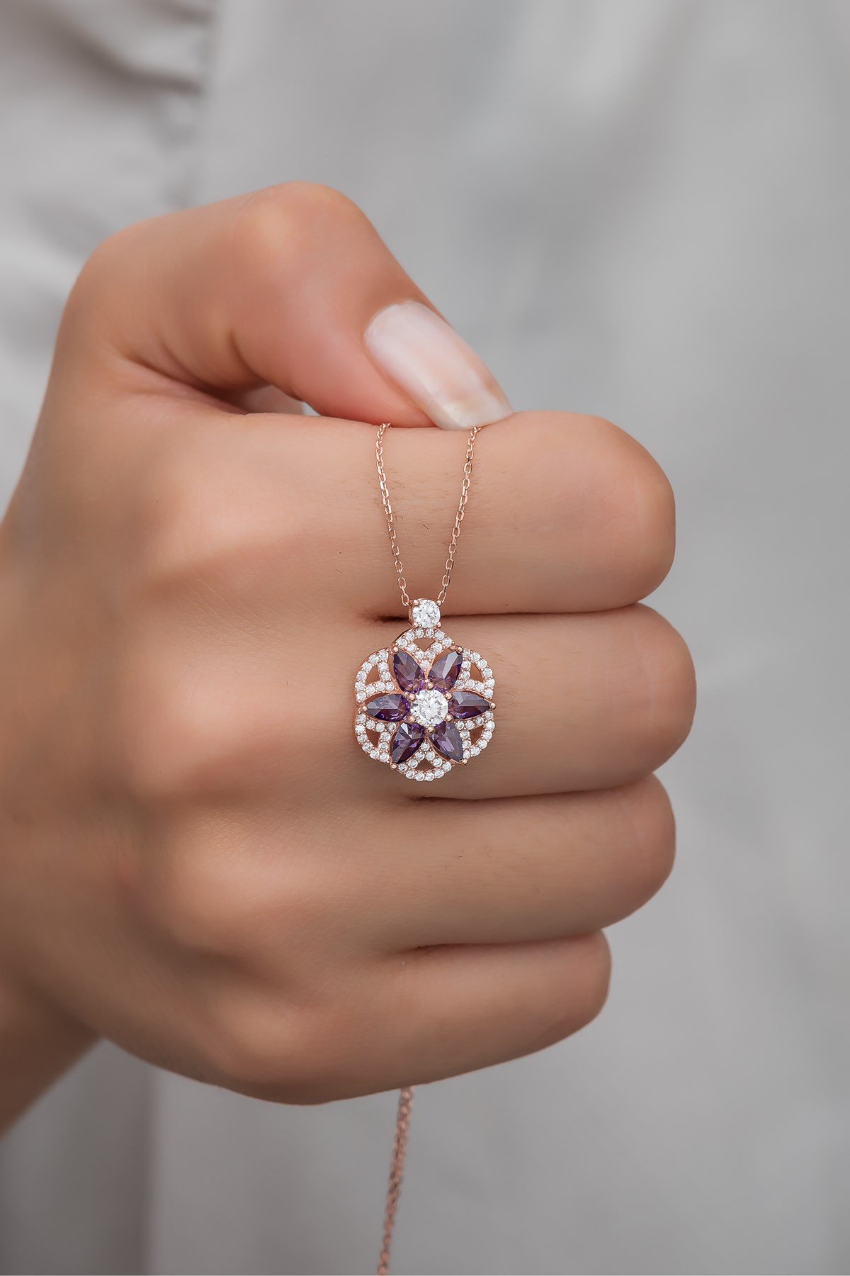 925 Ayar Gümüş Desenli Mor Taşlı Lotus Çiçeği Kolye