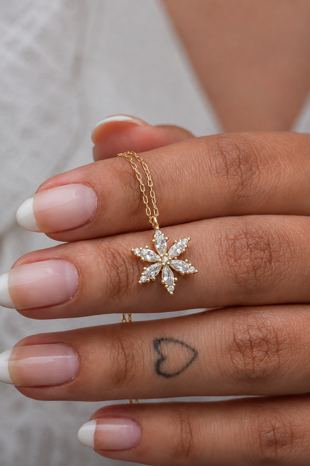 925 Ayar Gümüş Gold Beyaz Taşlı Lotus Kamelya Çiçeği Kolye