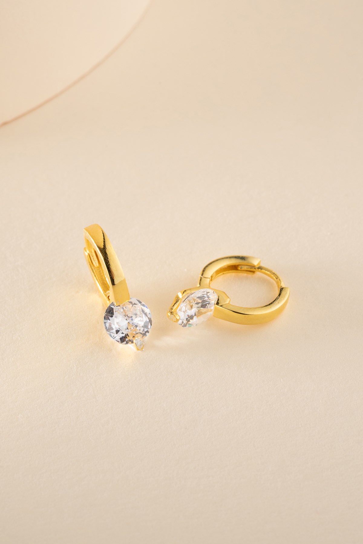 925 Ayar Gümüş Gold Kaplama 12 mm Beyaz Taşlı Halka Küpe
