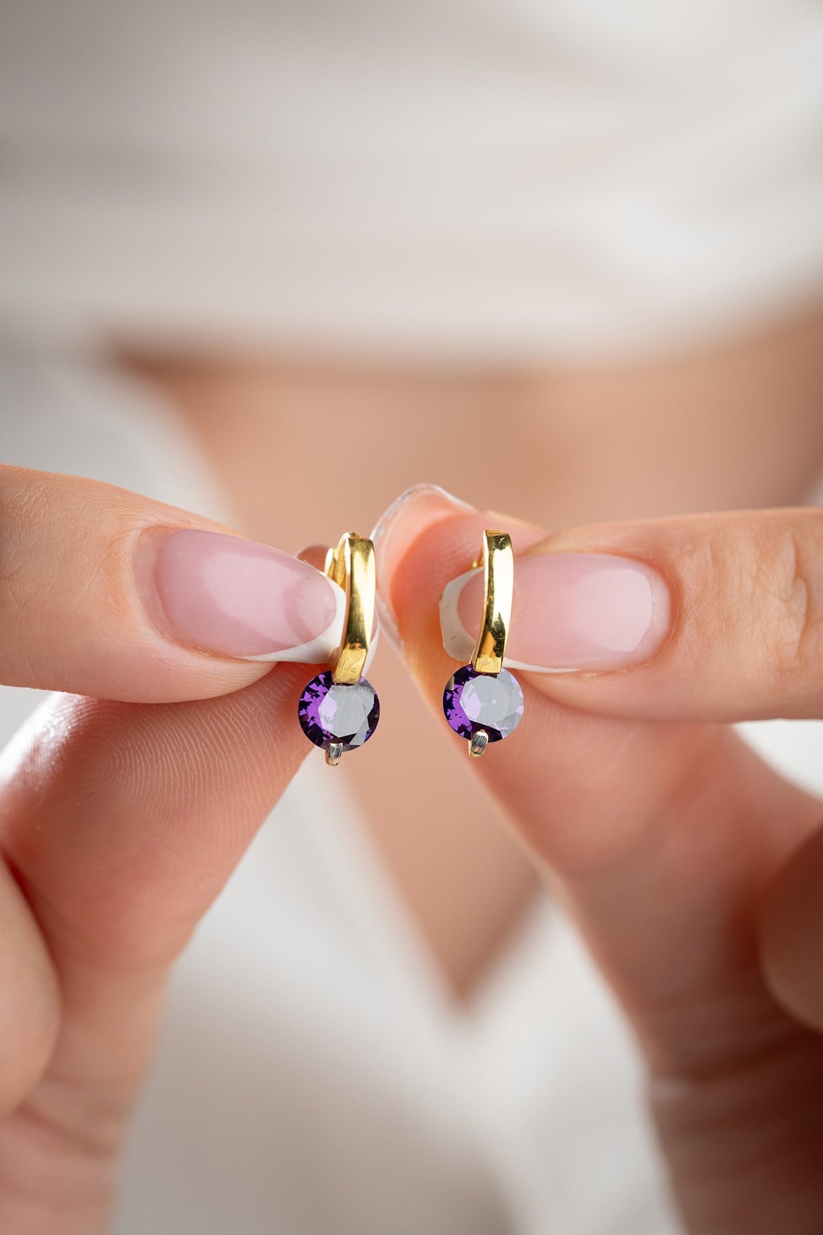 925 Ayar Gümüş Gold Kaplama 12 mm Mor Taşlı Halka Küpe