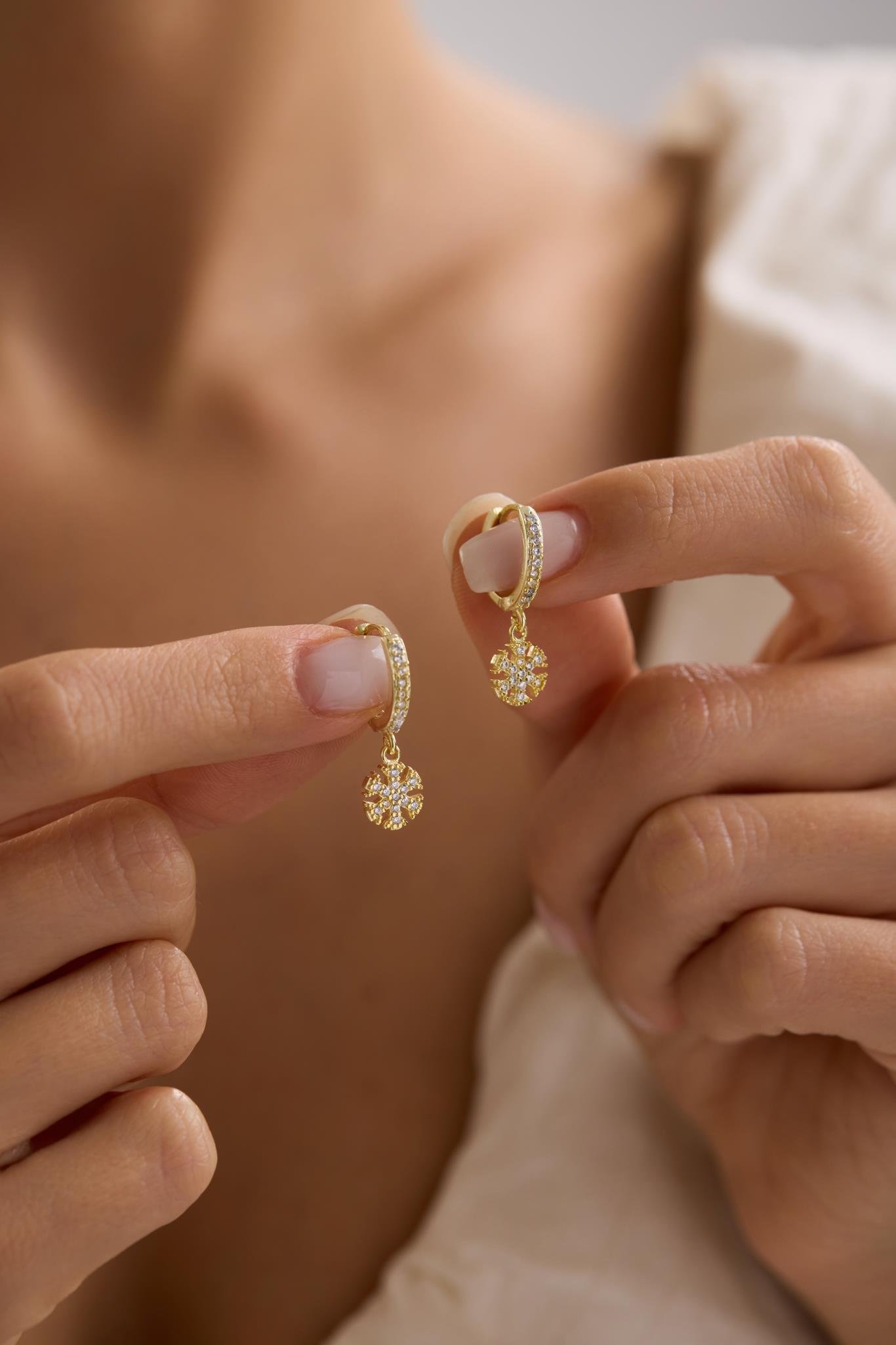 925 Ayar Gümüş Gold Kaplama 15 mm Halka Kartanesi Küpe