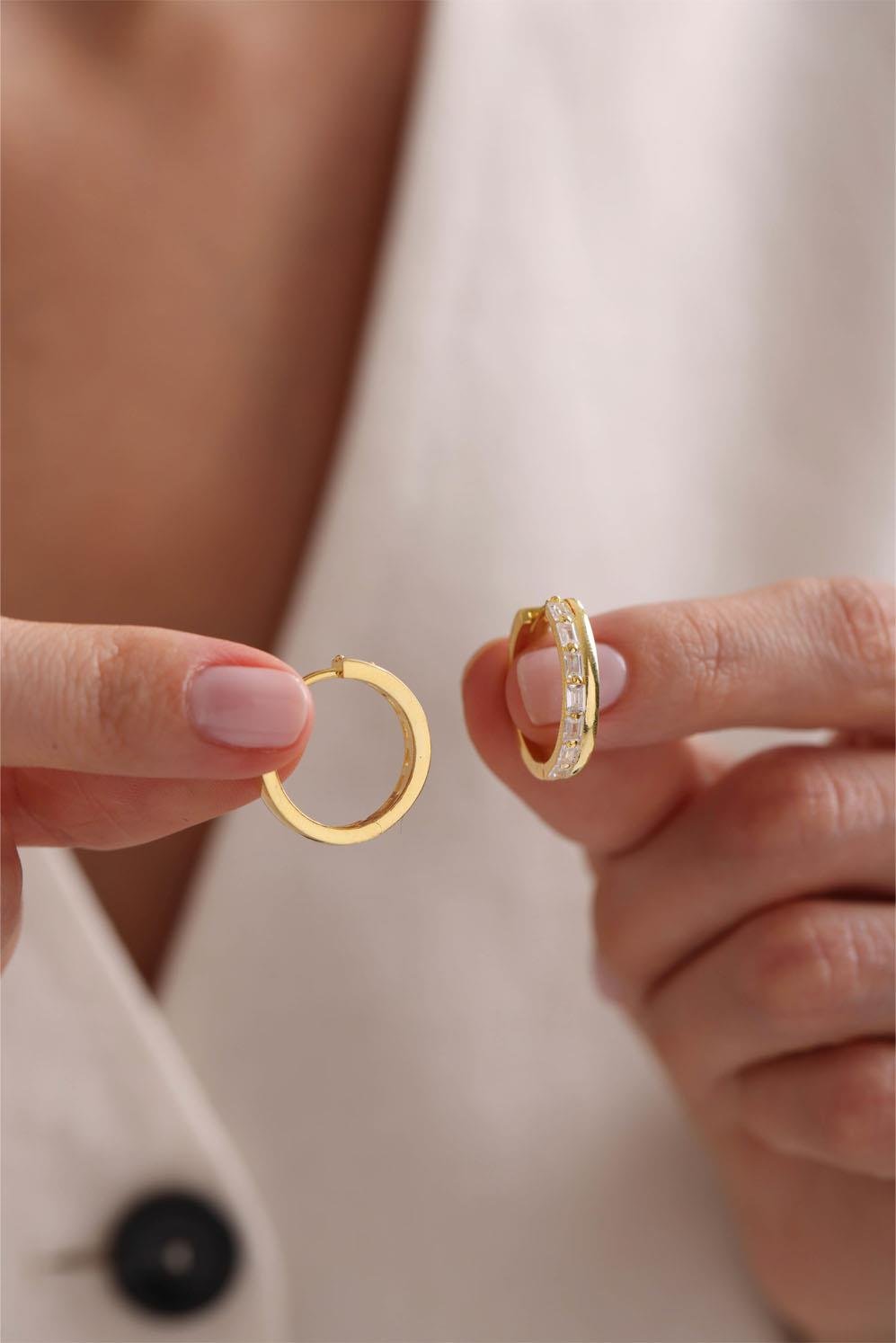 925 Ayar Gümüş Gold Kaplama 20 Mm Halka Baget Taşlı Küpe