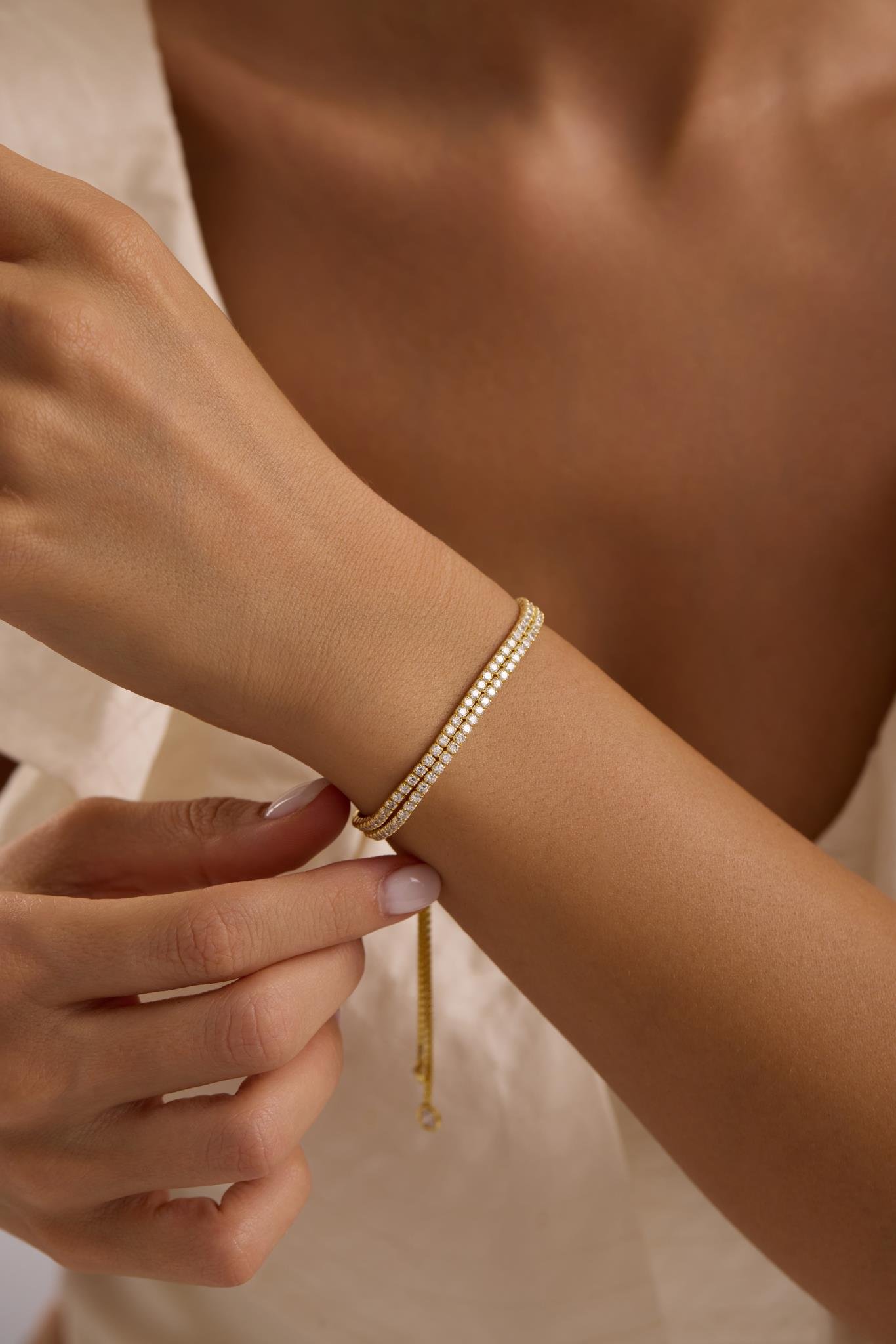 925 Ayar Gümüş Gold Kaplama Ayarlanabilir Asansörlü 2 mm Zirkon Taşlı Çift Sıra Su Yolu Bileklik