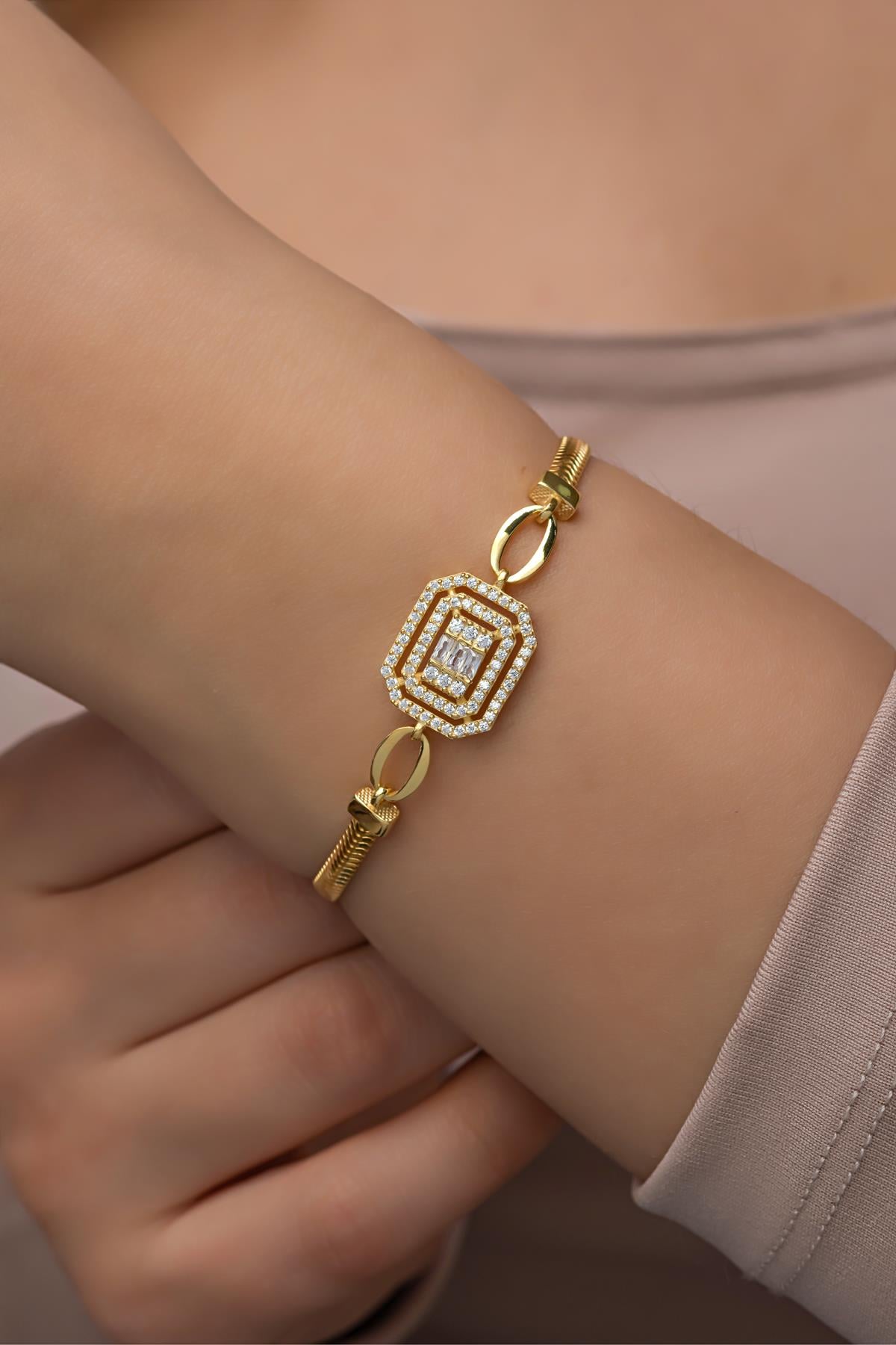 925 Ayar Gümüş Gold Kaplama Balık Sırtı Zincirli Çerçeveli Baget Tektaş Bileklik