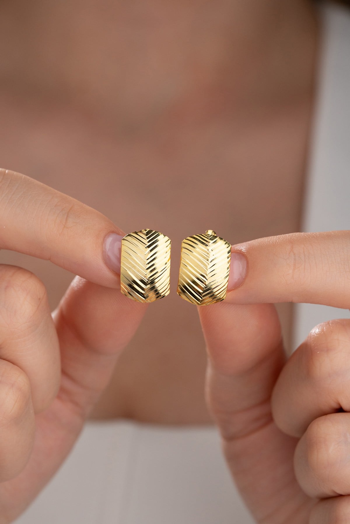925 Ayar Gümüş Gold Kaplama Balıksırtı Desenli Küpe