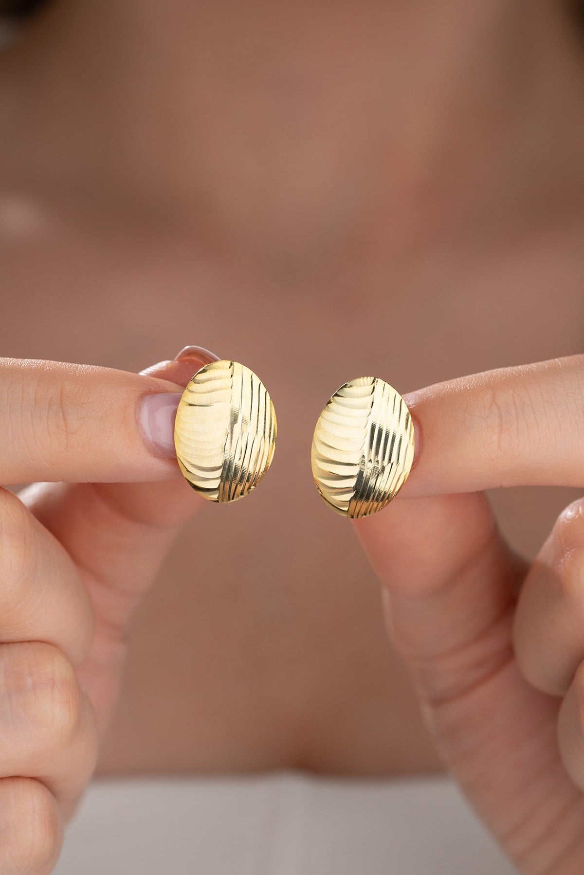 925 Ayar Gümüş Gold Kaplama Bombeli Oval Tasarım Küpe
