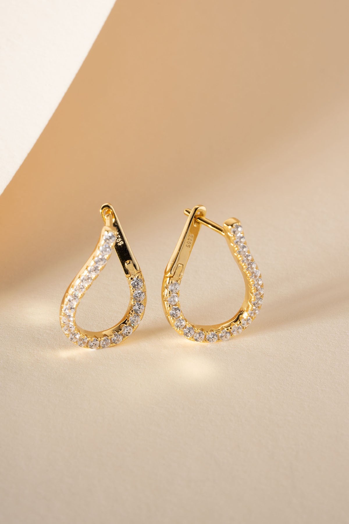 925 Ayar Gümüş Gold Kaplama Damla Işıltılı Model Küpe