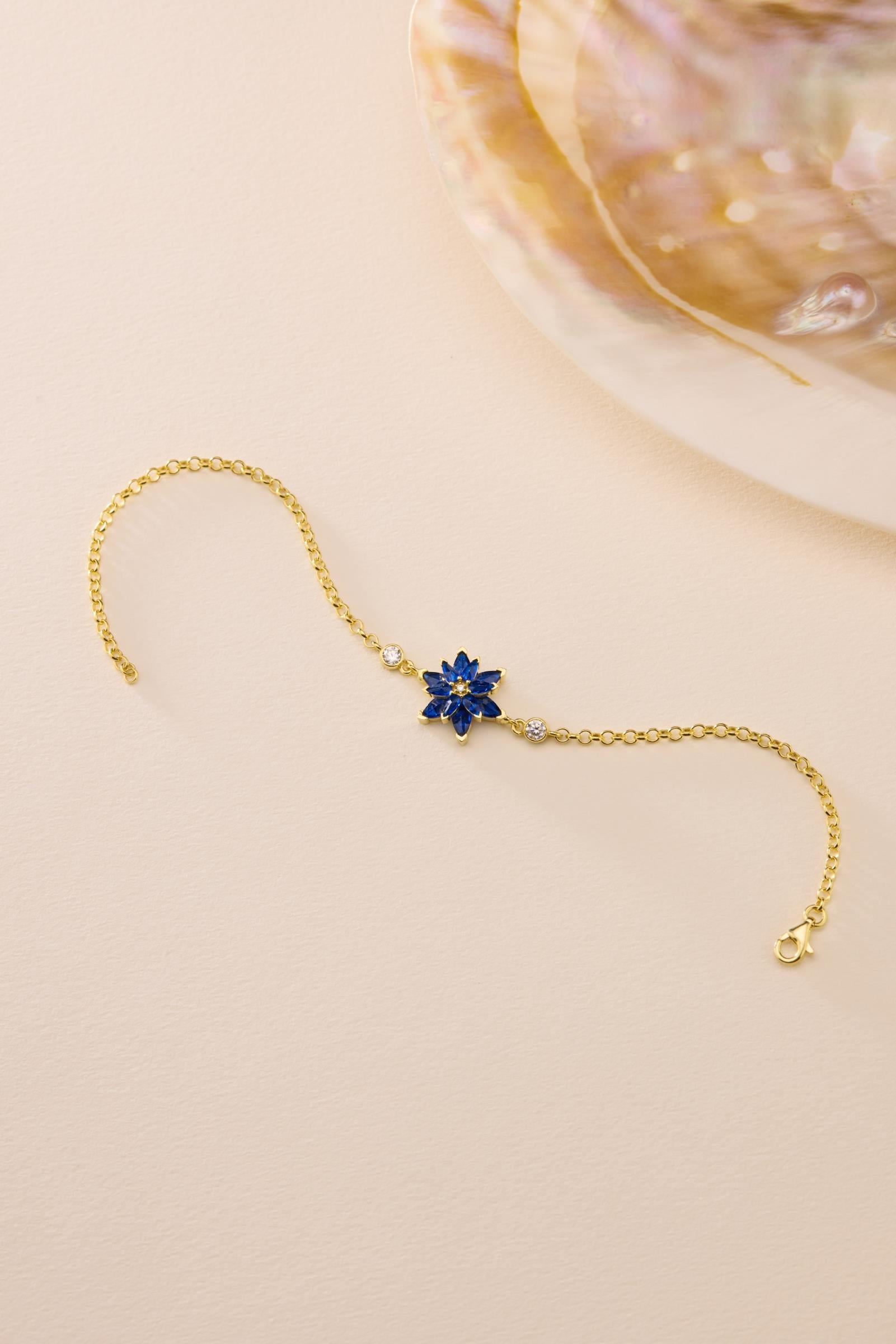 925 Ayar Gümüş Gold Kaplama Doç Zincirli Mavi Taşlı Lotus Çiçeği Bileklik