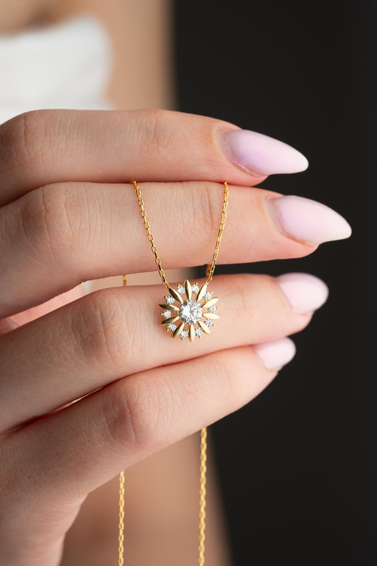 925 Ayar Gümüş Gold Kaplama Işıltılı Tektaş Güneş Kolye