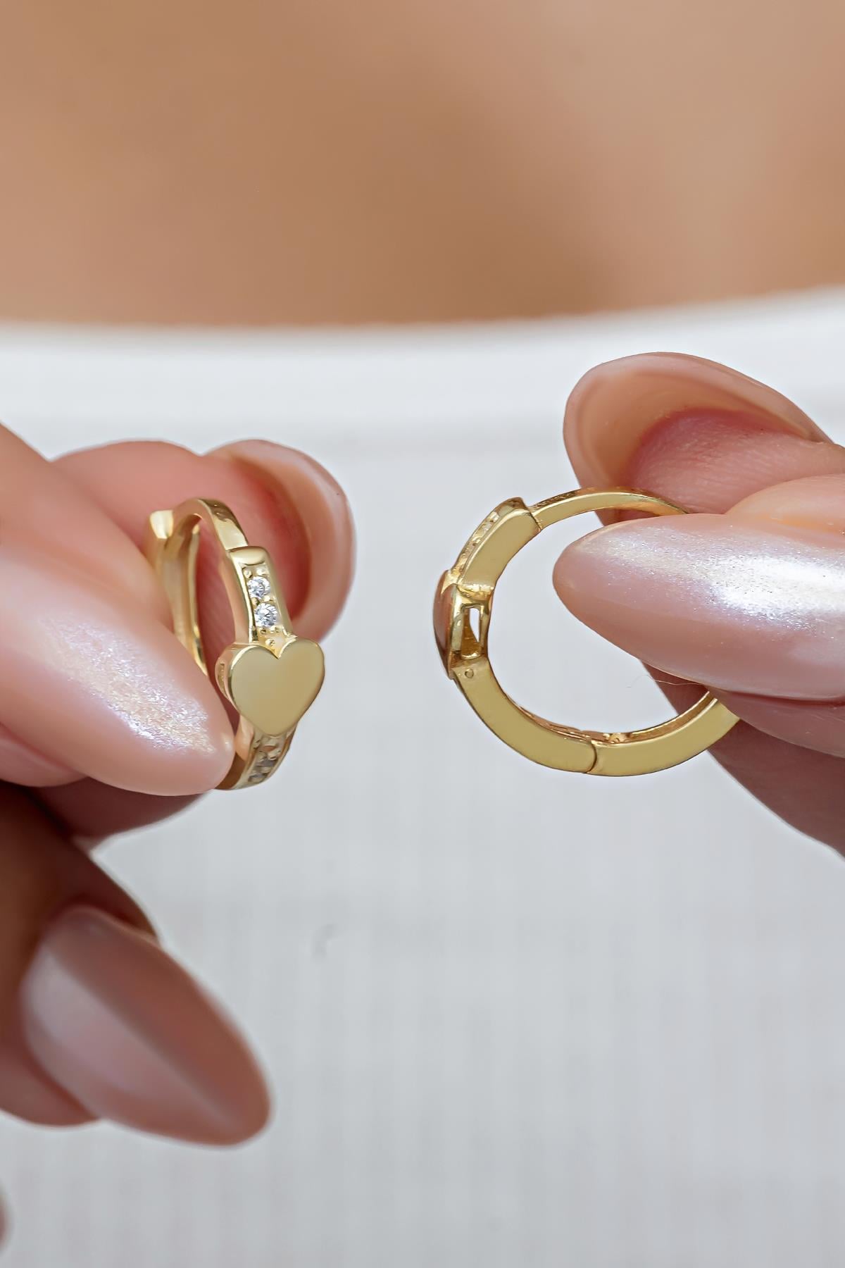 925 Ayar Gümüş Gold Kaplama Kalp Detaylı 12 mm Halka Küpe