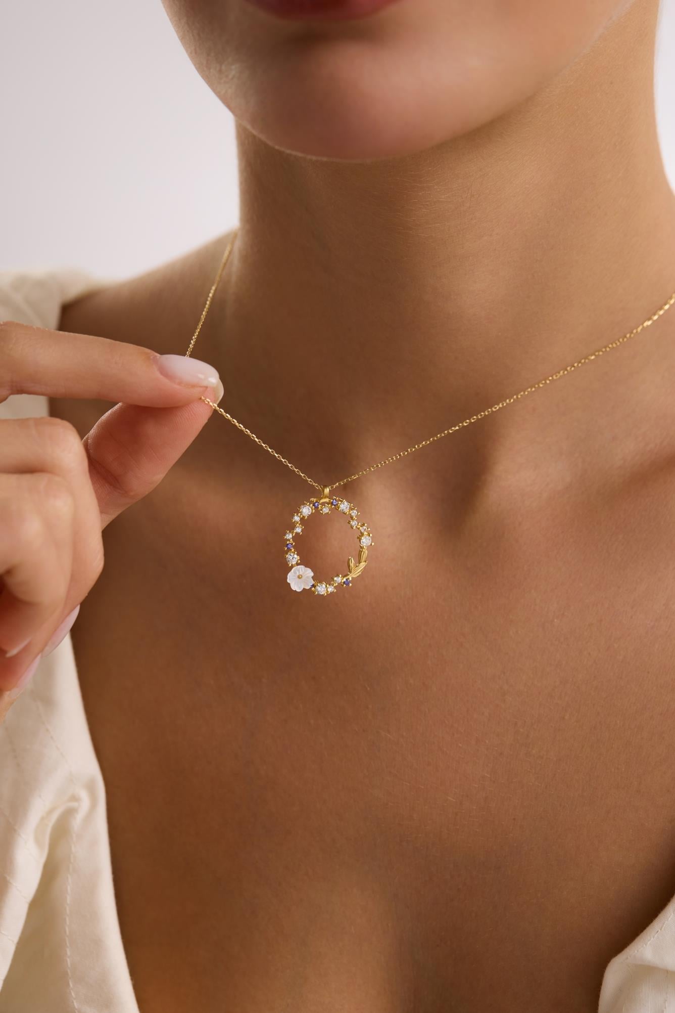 925 Ayar Gümüş Gold Kaplama Manolya Çiçeği Işıltılı Daire Model Kolye