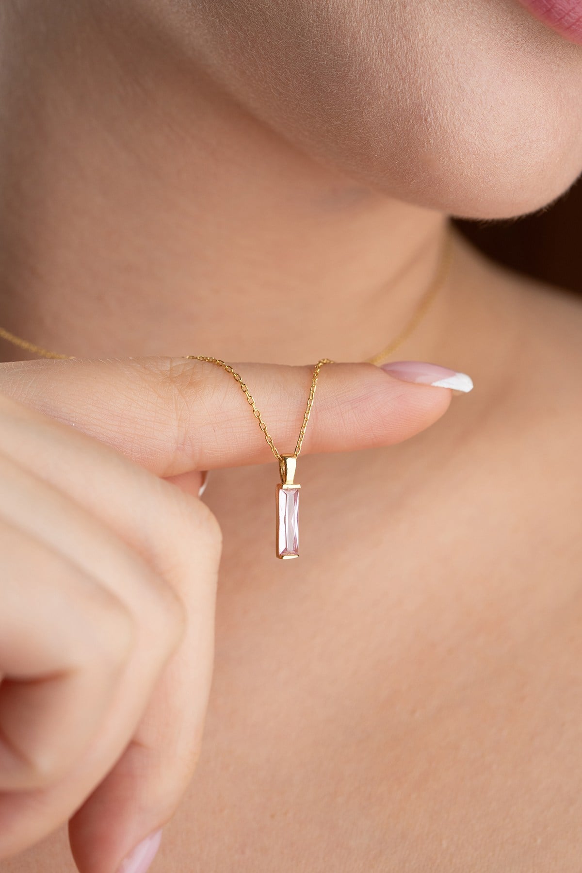 925 Ayar Gümüş Gold Kaplama Minimal Pembe Baget Taşlı Kolye