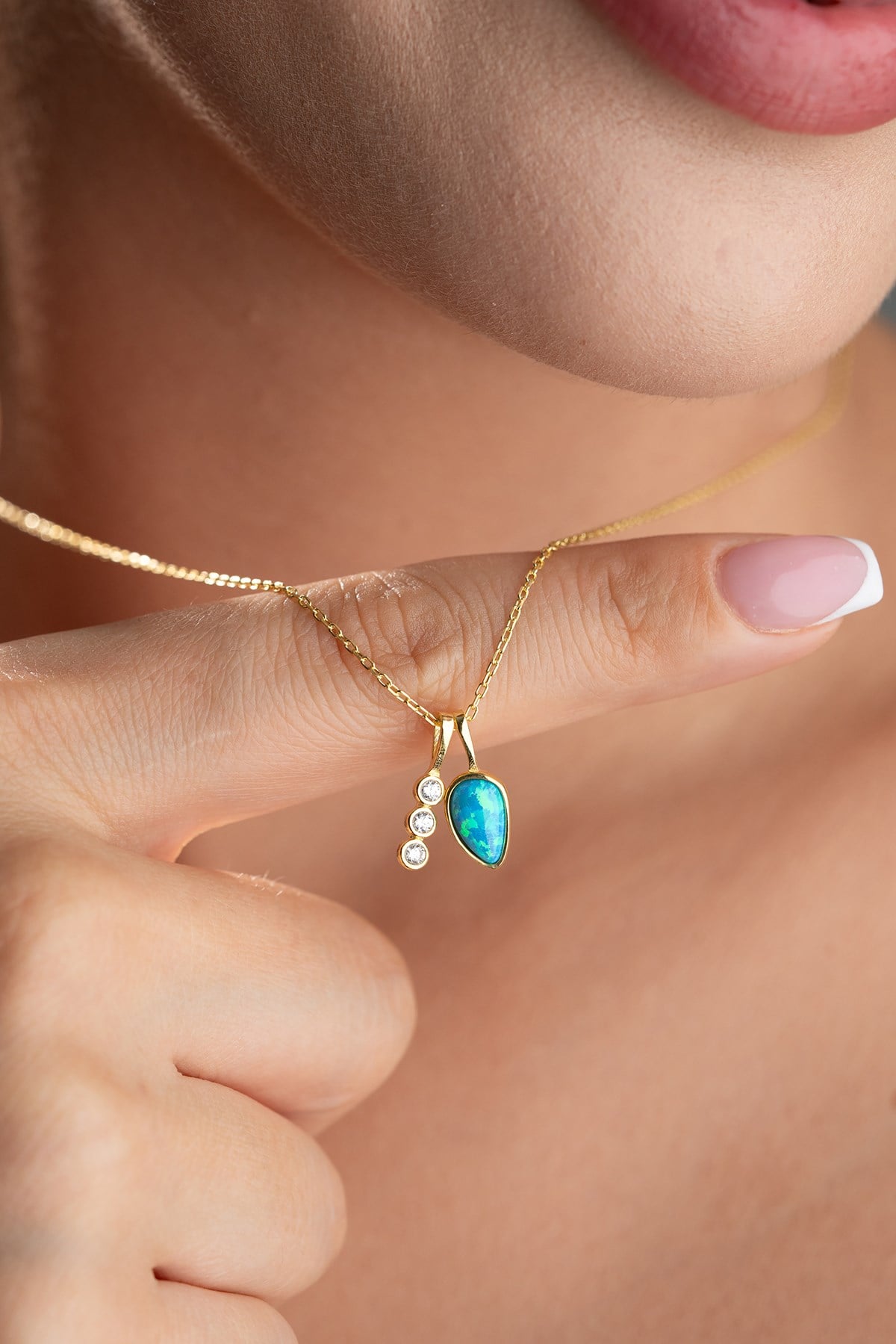 925 Ayar Gümüş Gold Kaplama Opal Taşlı zirkon Taş Figürlü Kolye