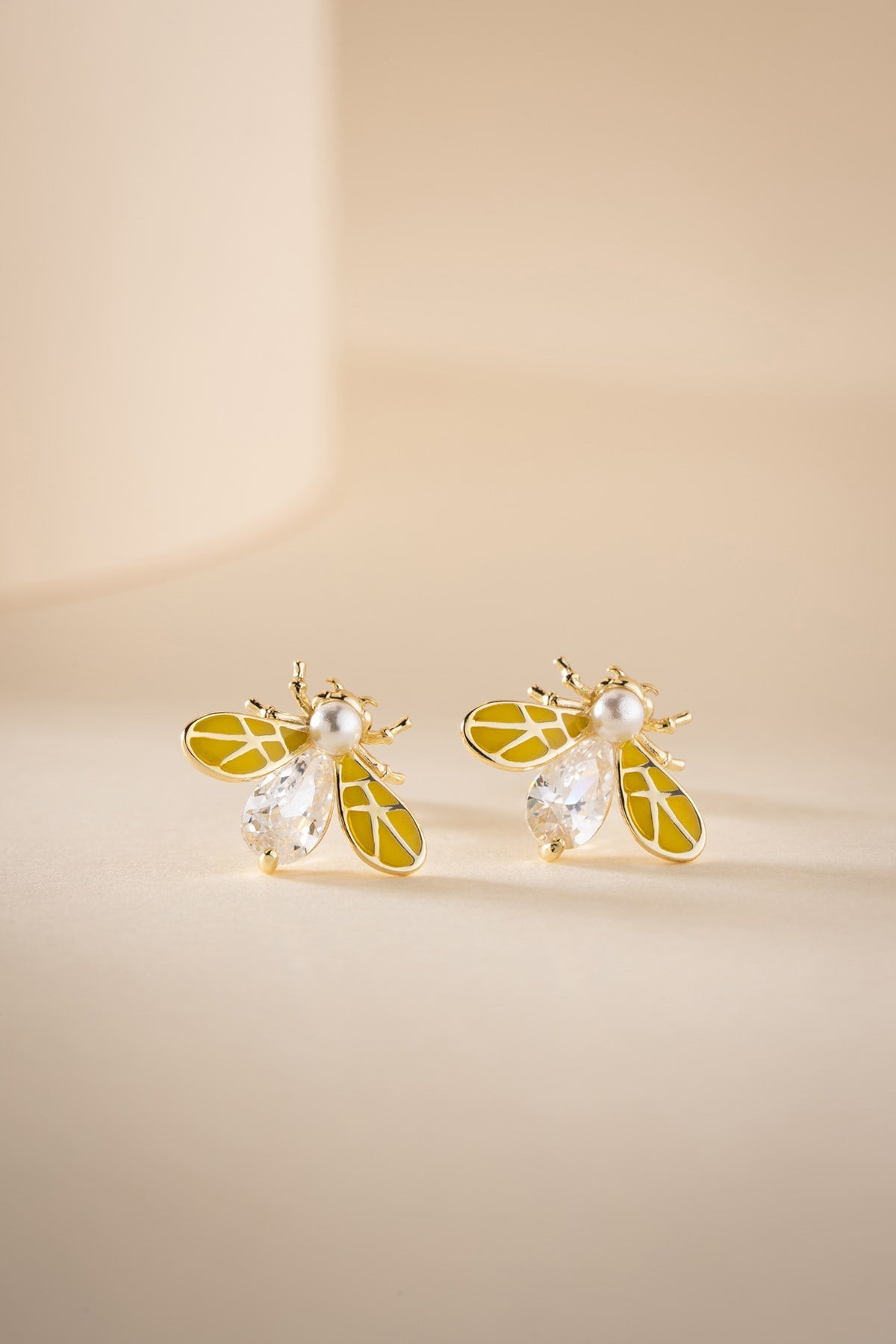 925 Ayar Gümüş Gold Kaplama Sarı Mineli ve zirkon Taşlı Arı Model Küpe