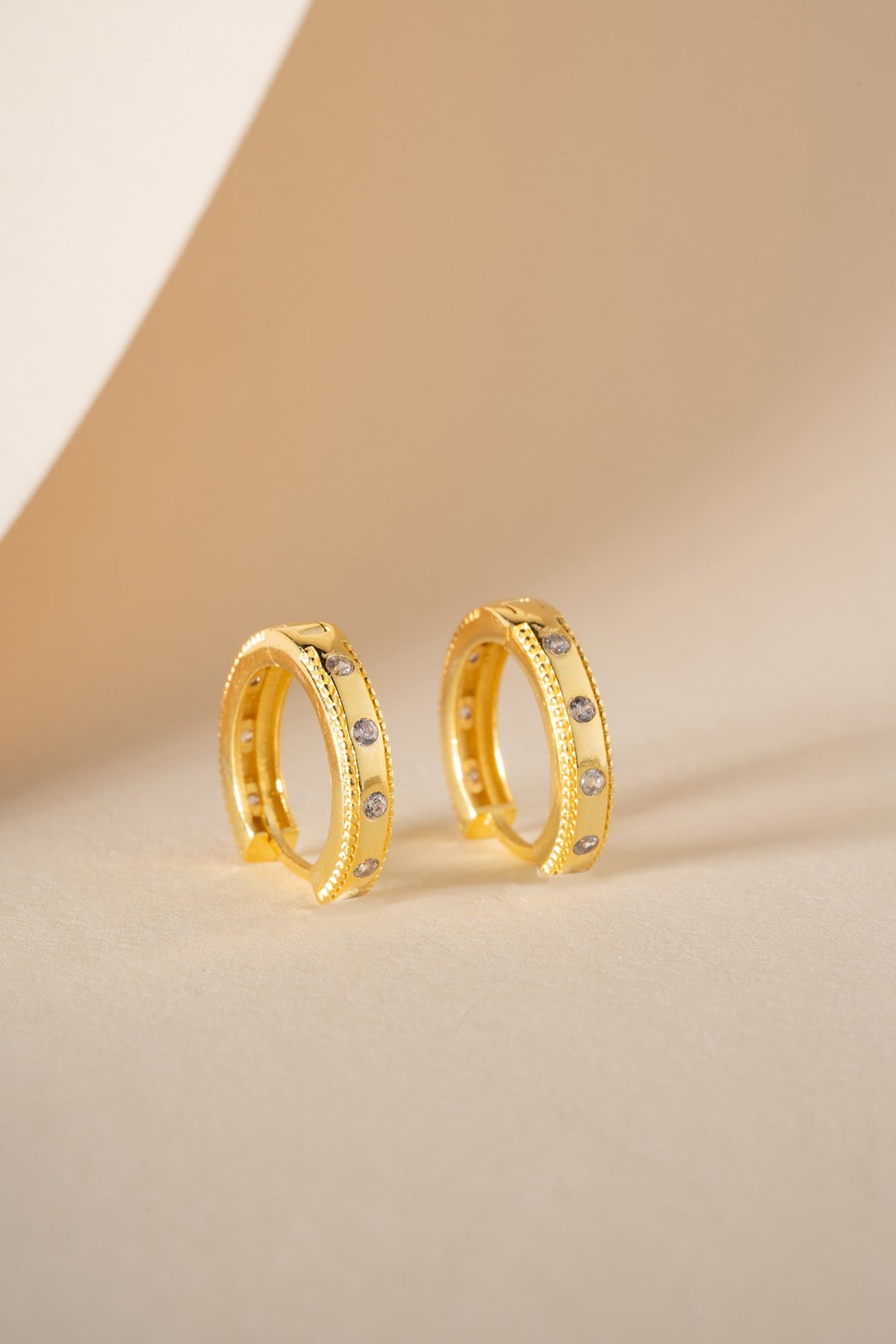 925 Ayar Gümüş Gold Kaplama Sıralı Zirkon Taşlı 15 mm Halka Küpe