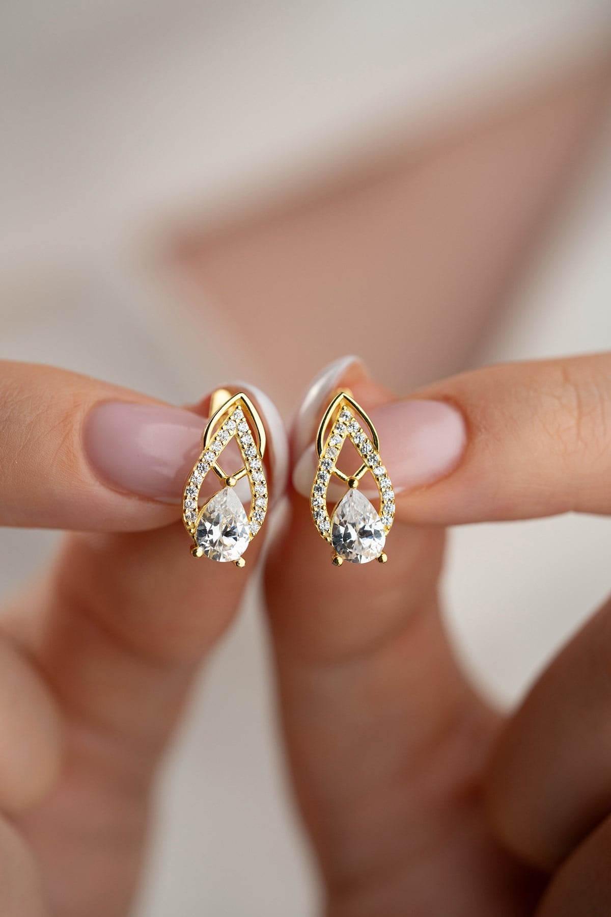 925 Ayar Gümüş Gold Kaplama Zirkon Taşlı Su Damlası Model  Küpe