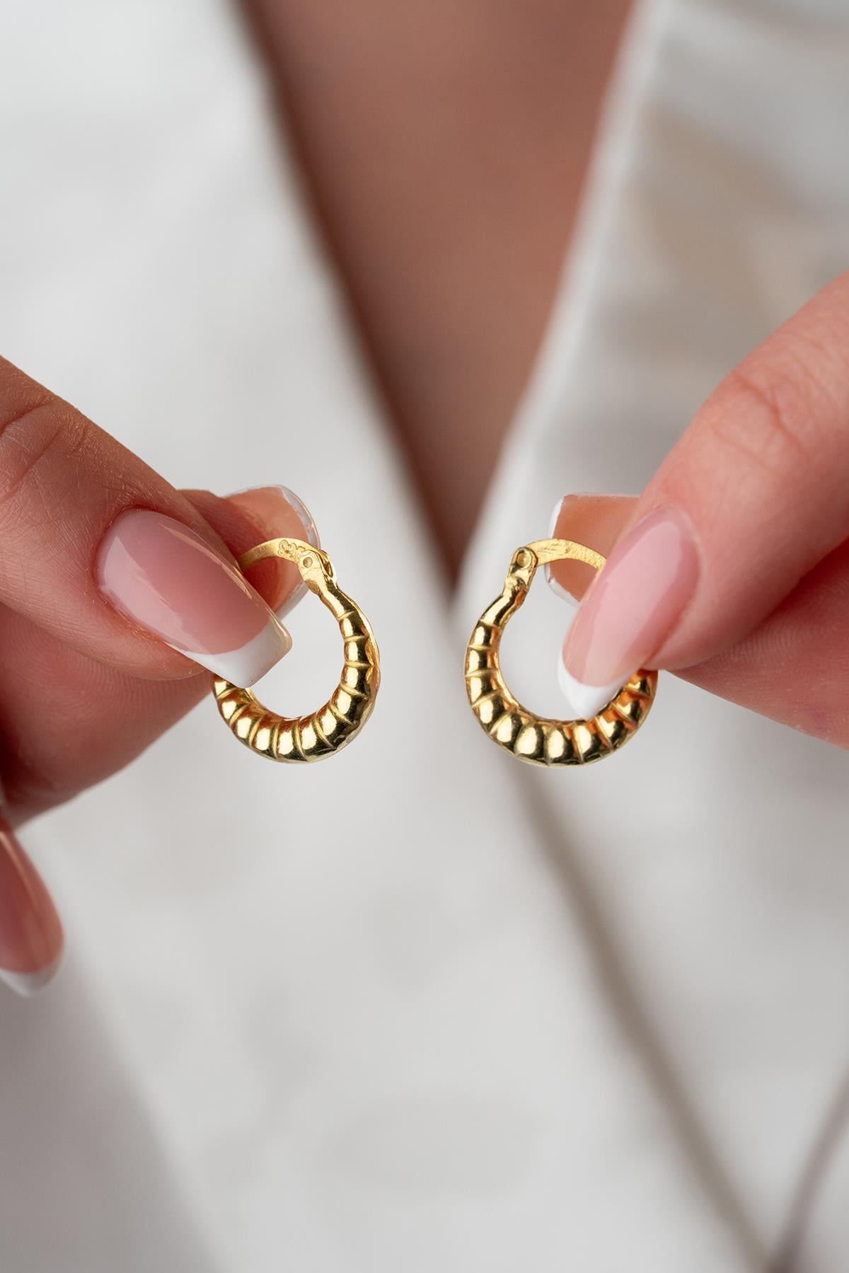 925 Ayar Gümüş Gold Rengi Boğumlu 15 mm Şarnel Küpe