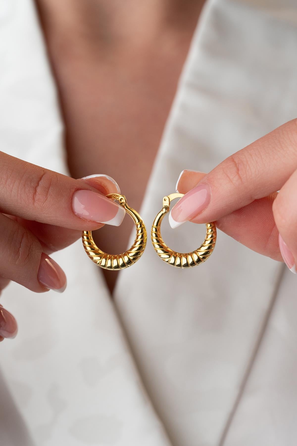 925 Ayar Gümüş Gold Rengi Çizgili Model 20 mm Şarnel Küpe