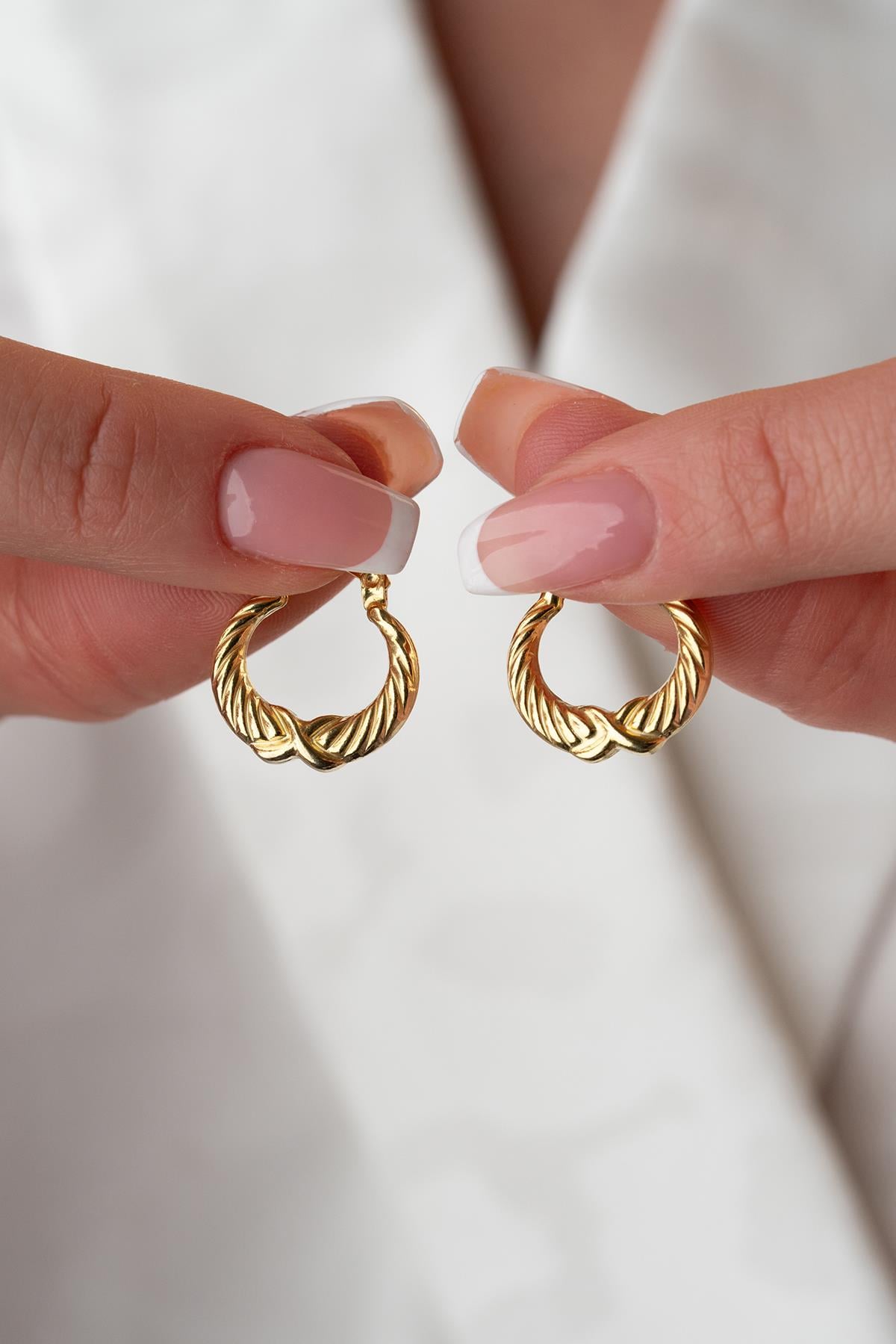 925 Ayar Gümüş Gold Rengi Sonsuzluk Desenli Şarnel Küpe