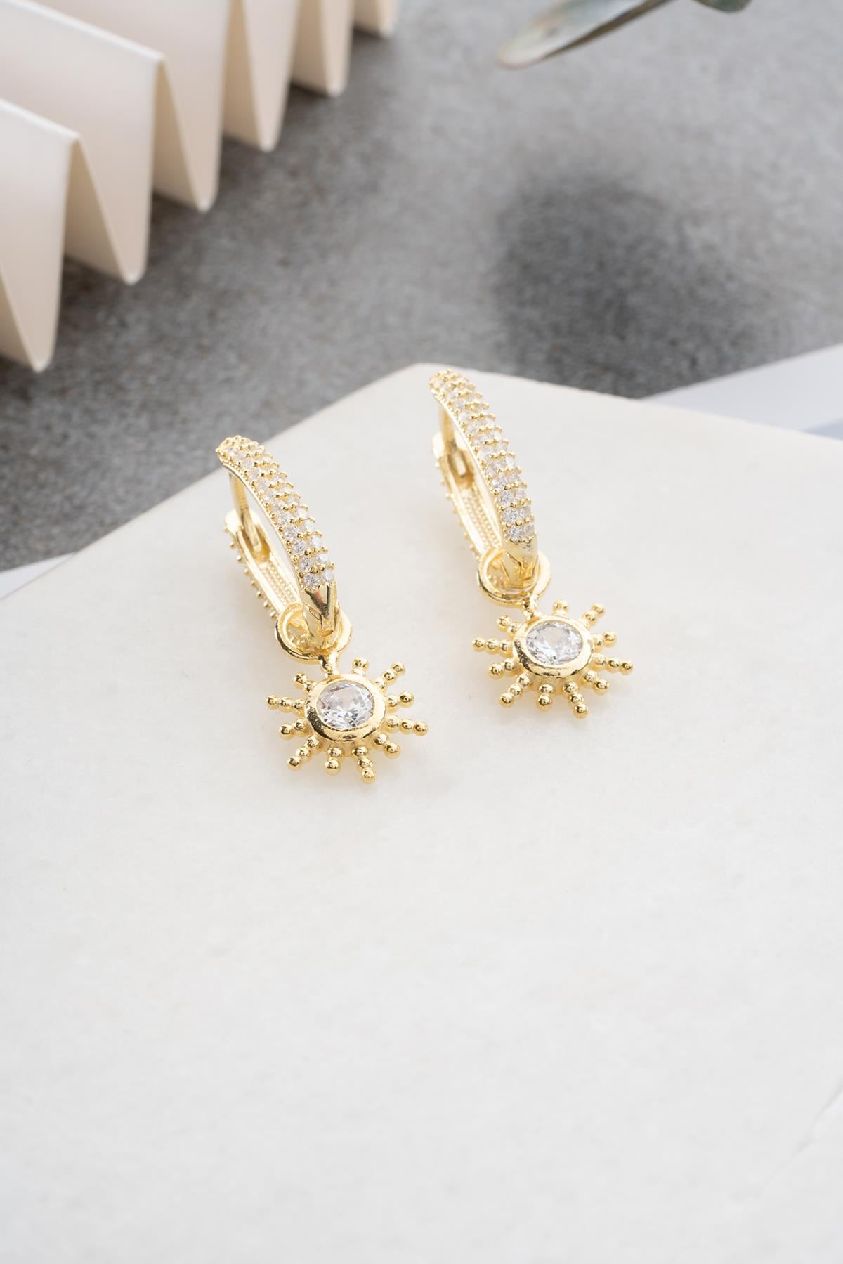 925 Ayar Gümüş Gold U Model Sallantılı Güneş Küpe