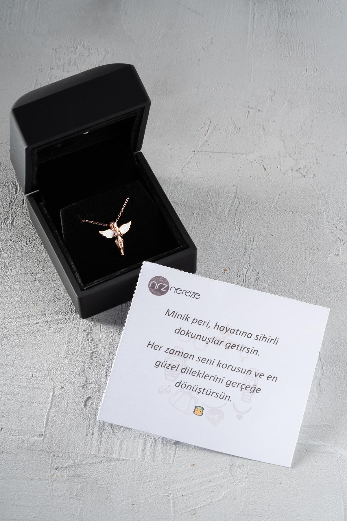 925 Ayar Gümüş Işıklı Kutuda Beyaz Mineli Kanatlı Peri Kolye