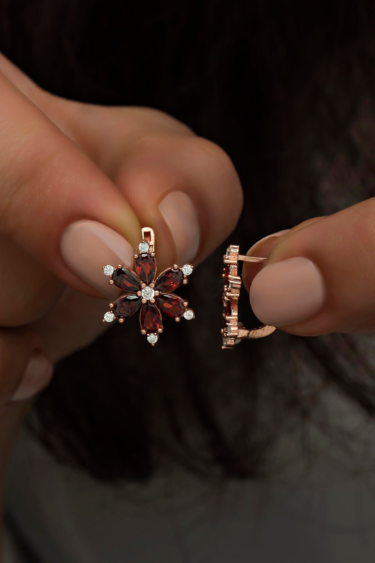 925 Ayar Gümüş Kırmızı Taşlı Çiçek Küpe