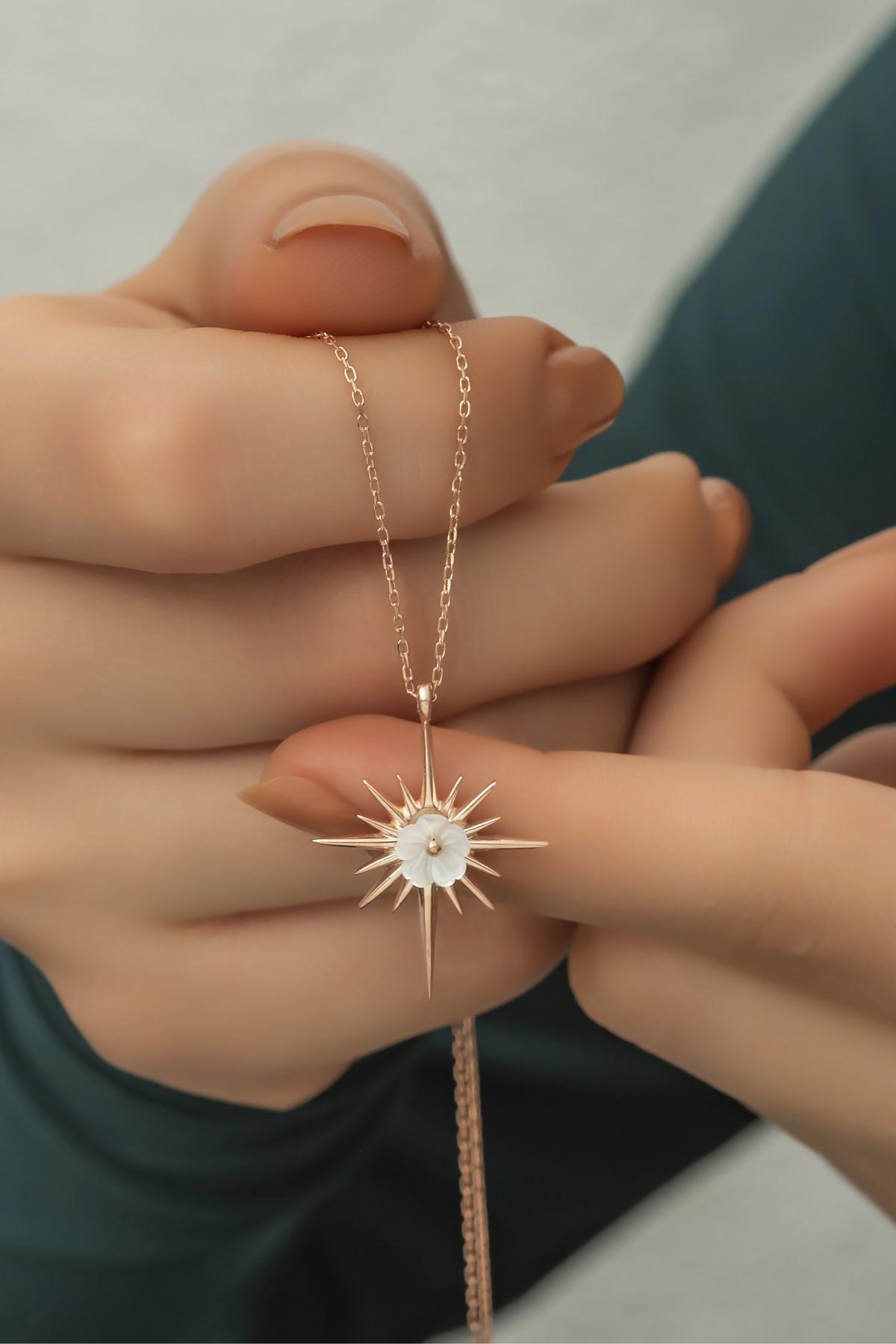 925 Ayar Gümüş Manolya Çiçeği Detay Kuzey Yıldızı Kolye