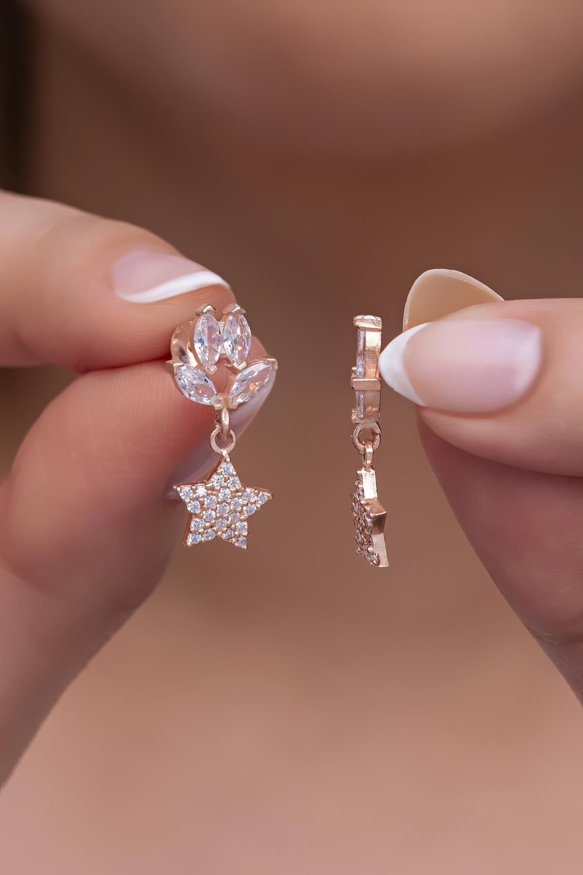 925 Ayar Gümüş Mekik Zirkon Taşlı Sallantılı Minik Yıldız Küpe