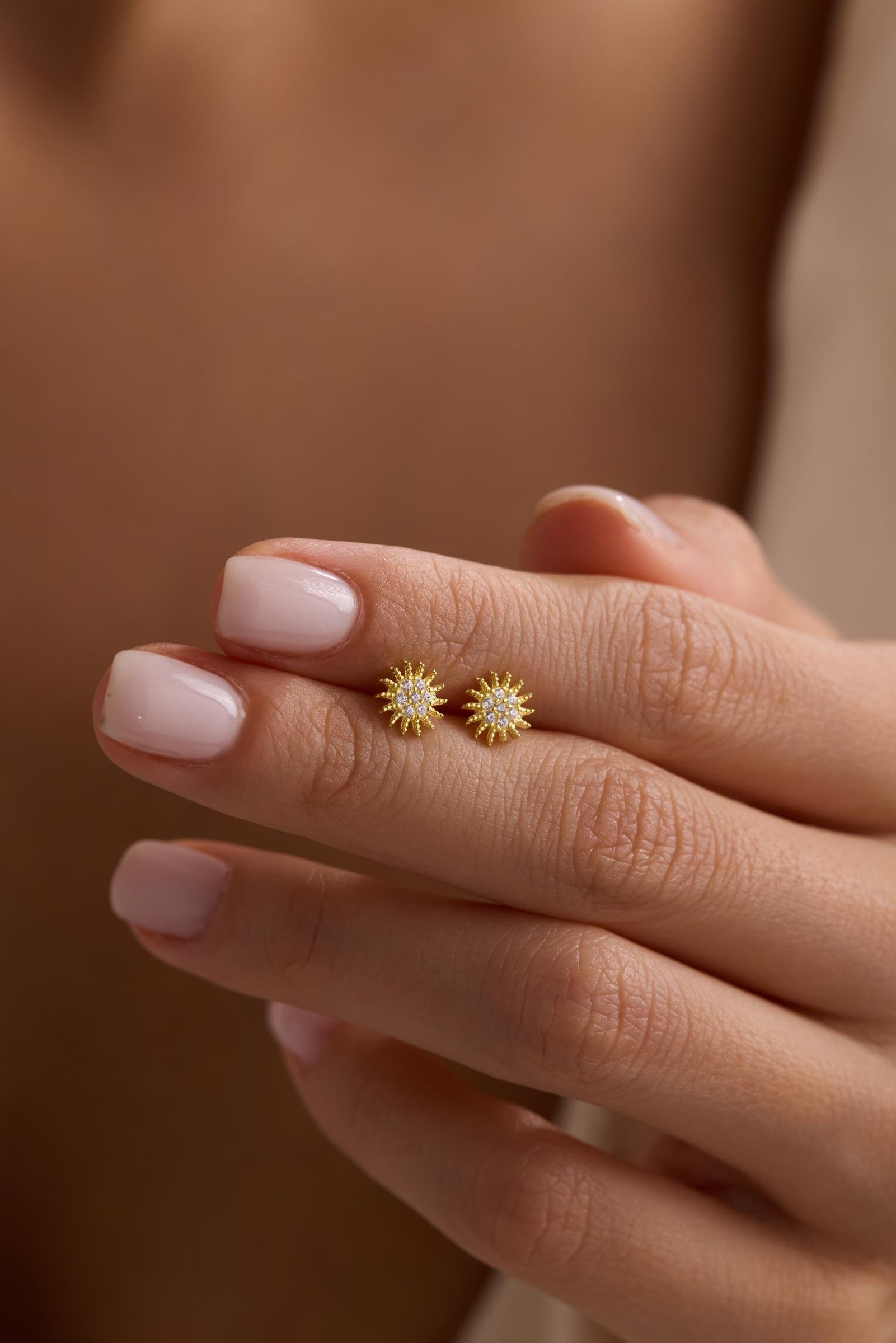 925 Ayar Gümüş Minik Gold Kaplama Zirkon Taşlı Güneş Küpe