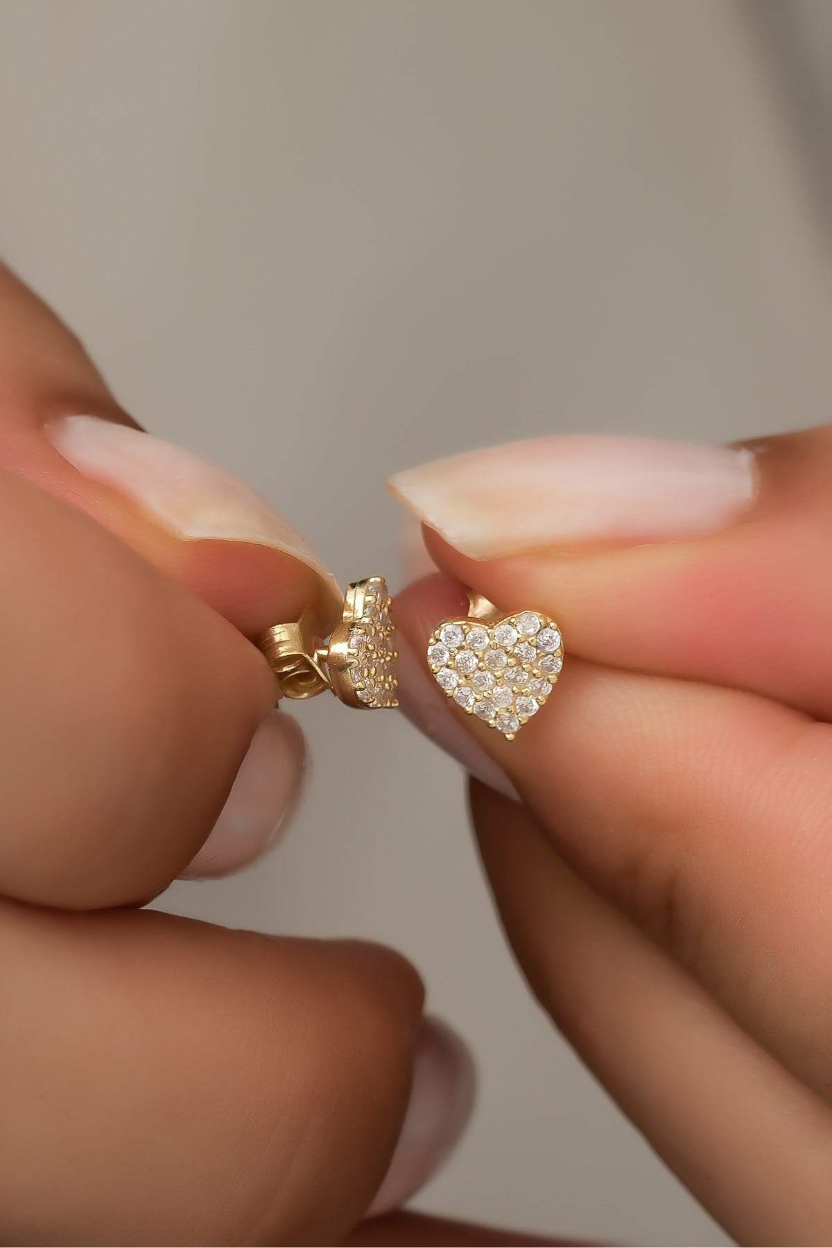 925 Ayar Gümüş Minik Gold Zirkon Taşlı Kalp Küpe
