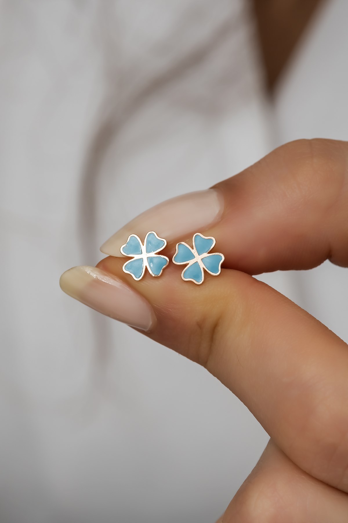 925 Ayar Gümüş Minik Mavi Mineli Yonca Küpe