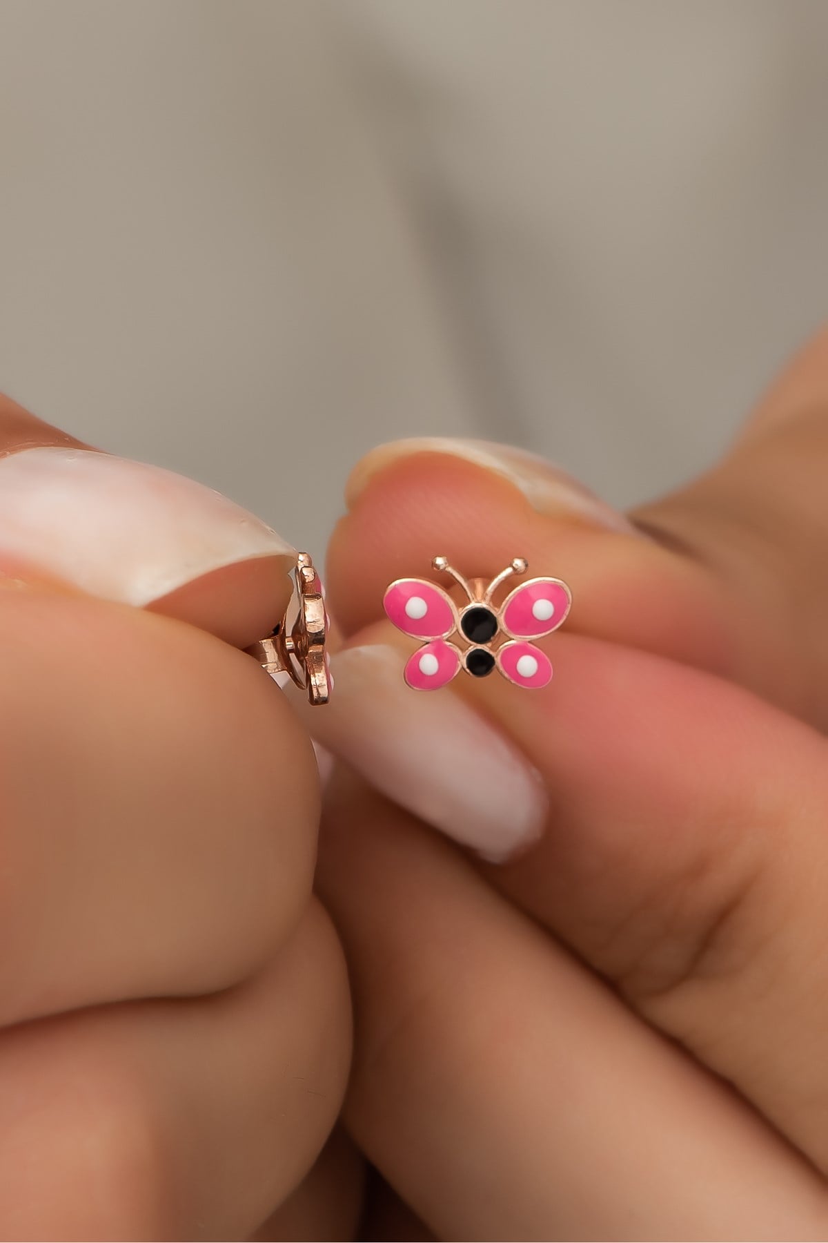 925 Ayar Gümüş Minik Pembe Mineli Kelebek Küpe