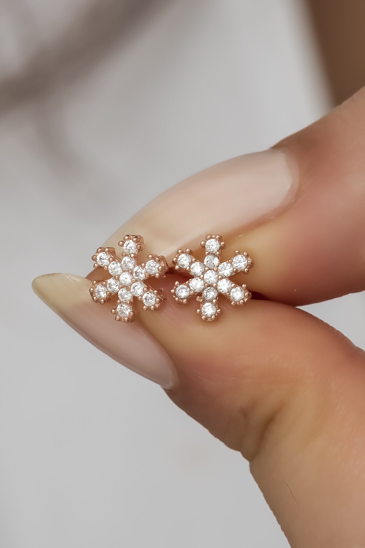 925 Ayar Gümüş Minik Rose Kartanesi Küpe