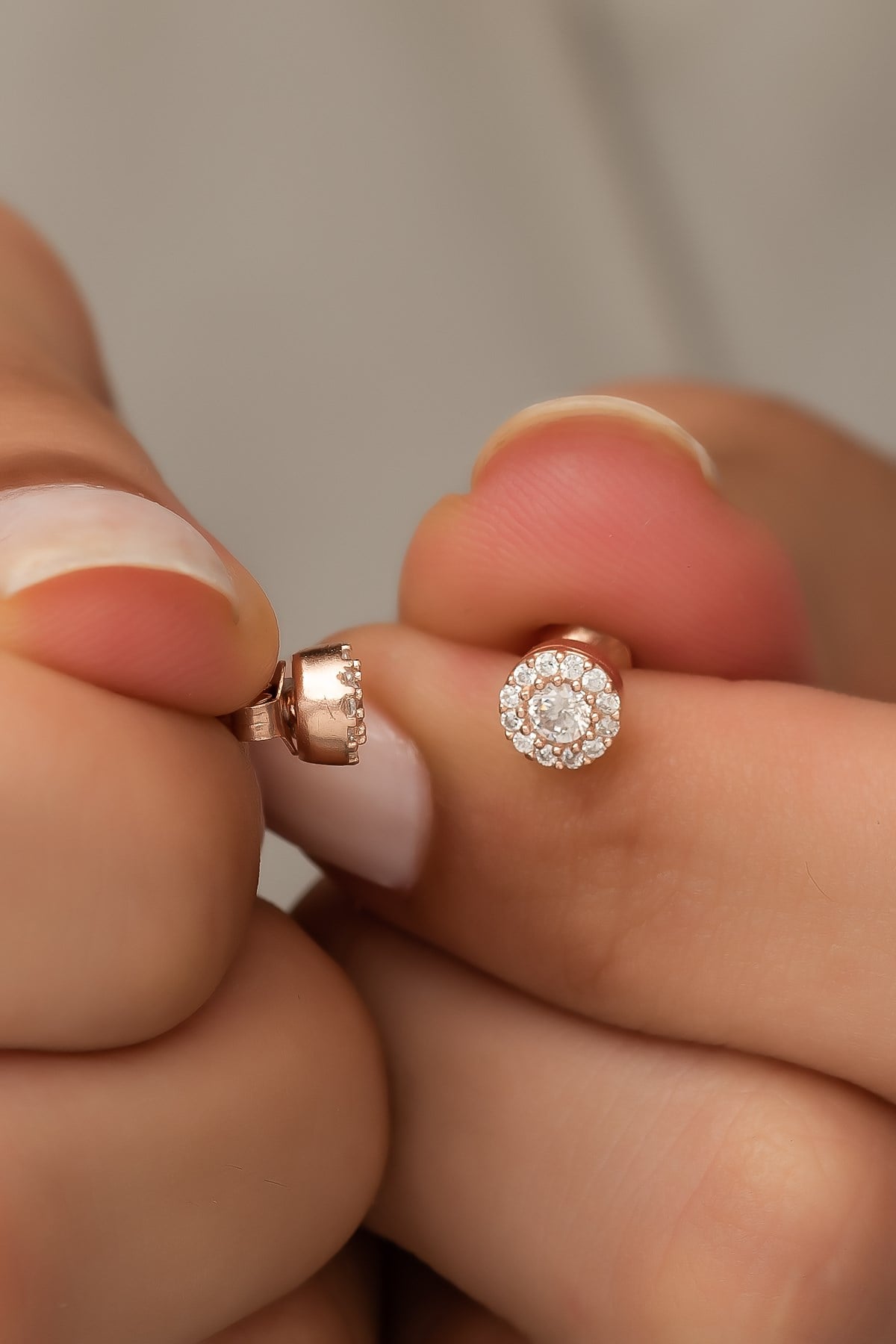 925 Ayar Gümüş Minik Rose Zirkon Tektaş Küpe
