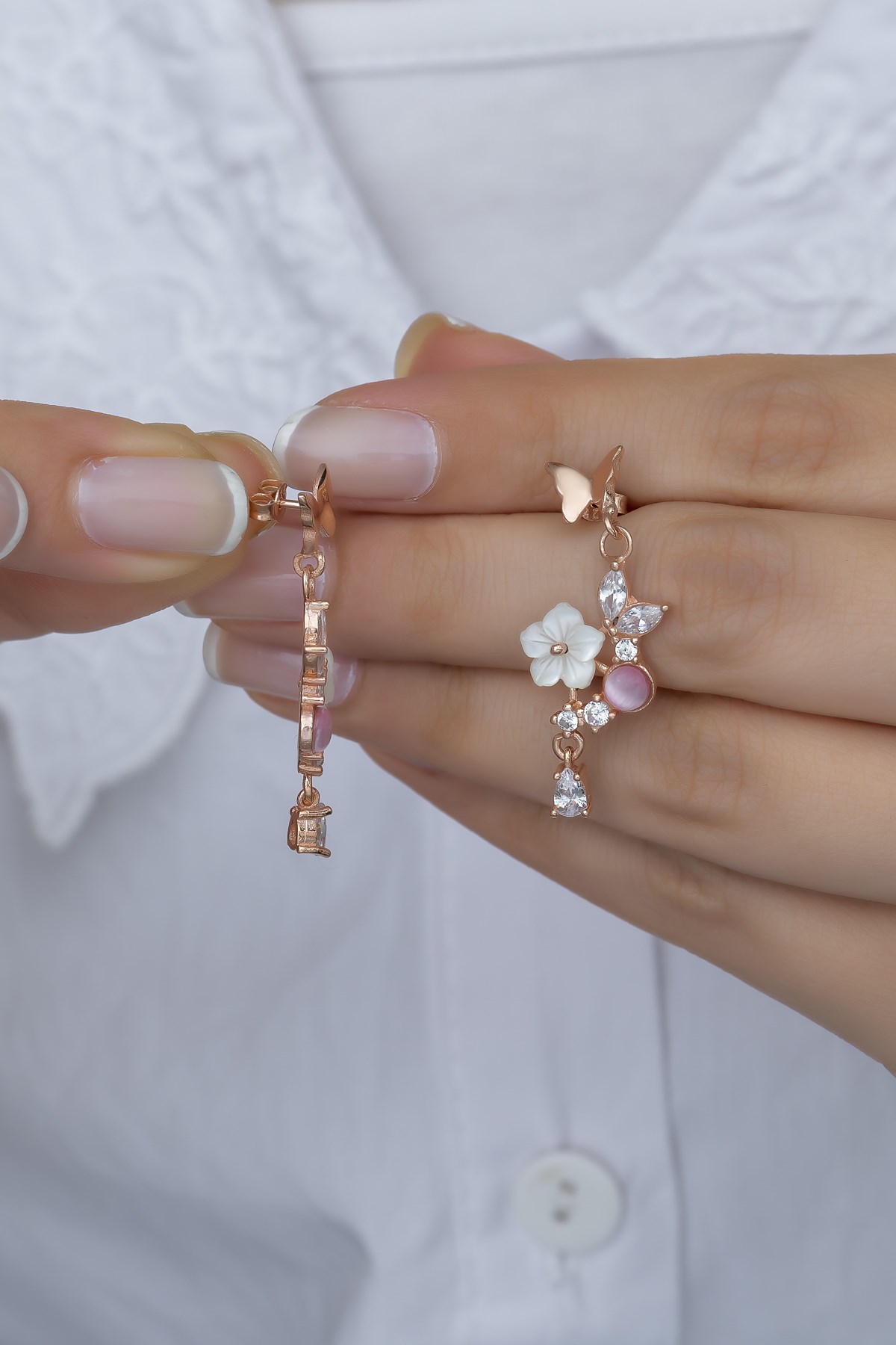 925 Ayar Gümüş Pembe Taşlı Kelebek Manolya Çiçeği Küpe