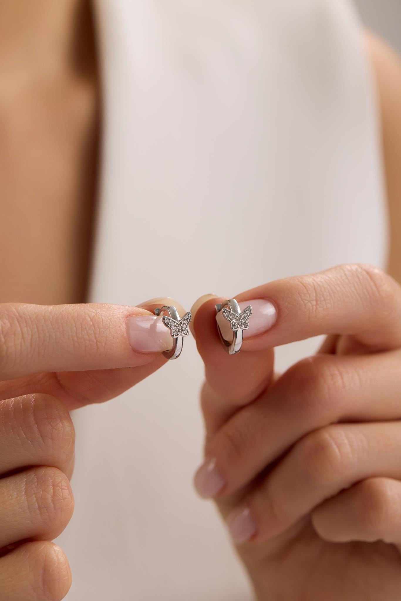 925 Ayar Gümüş Rodyum Kaplama 10 mm Halka Kelebek Küpe