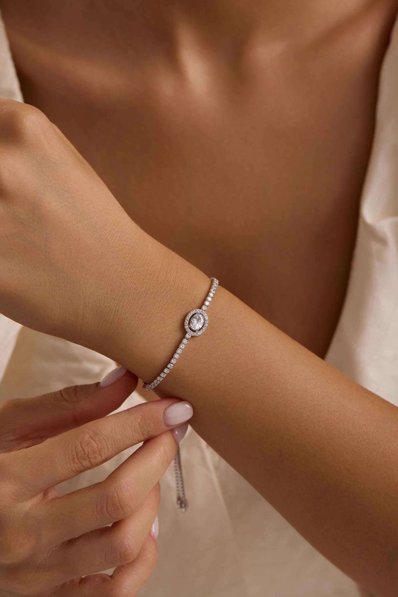 925 Ayar Gümüş Rodyum Kaplama Ayarlanabilir Asansörlü Su Yolu Damla Tektaş Model Bileklik