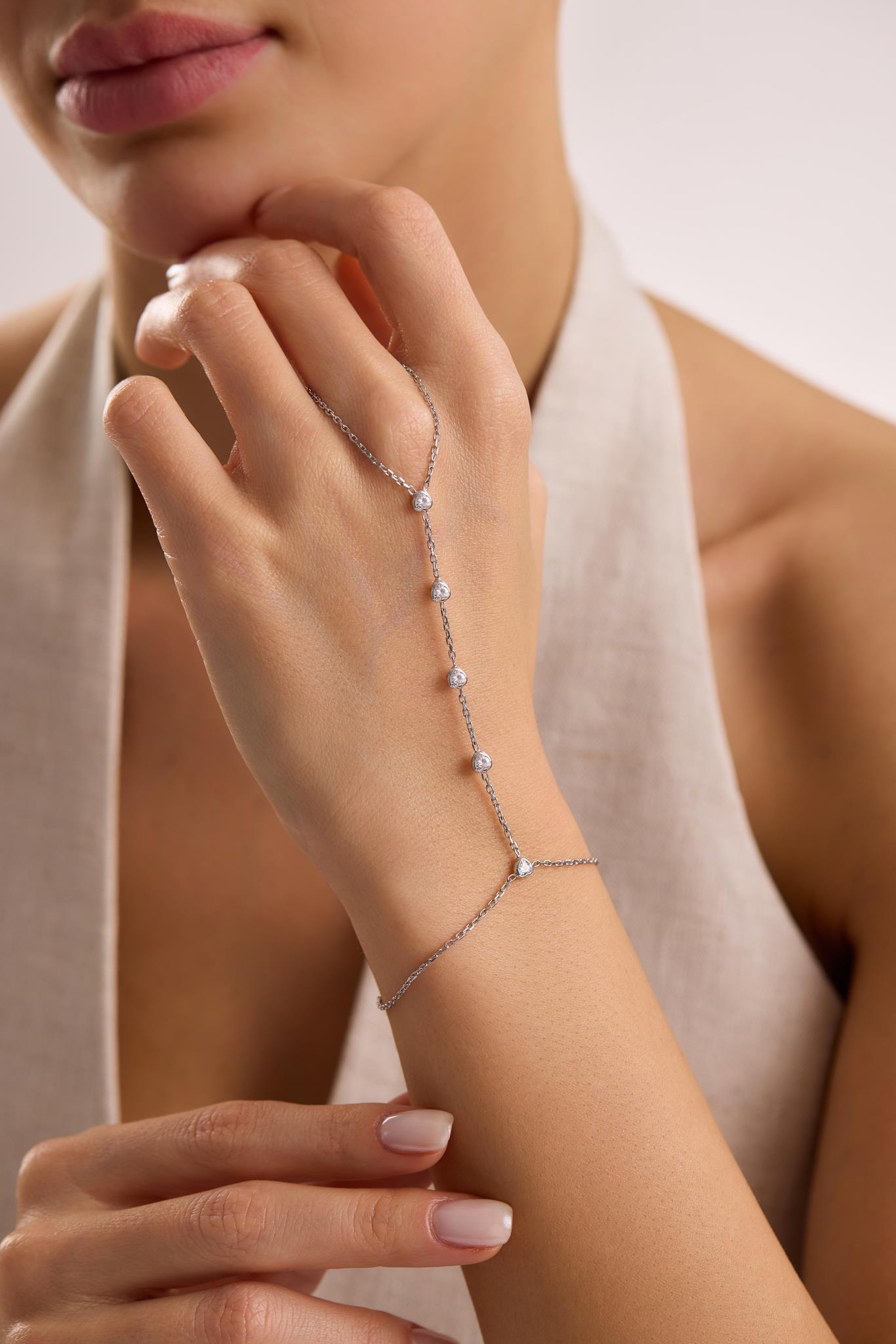 925 Ayar Gümüş Rodyum Kaplama Beyaz Taşlı Kalpli Şahmeran Bileklik 