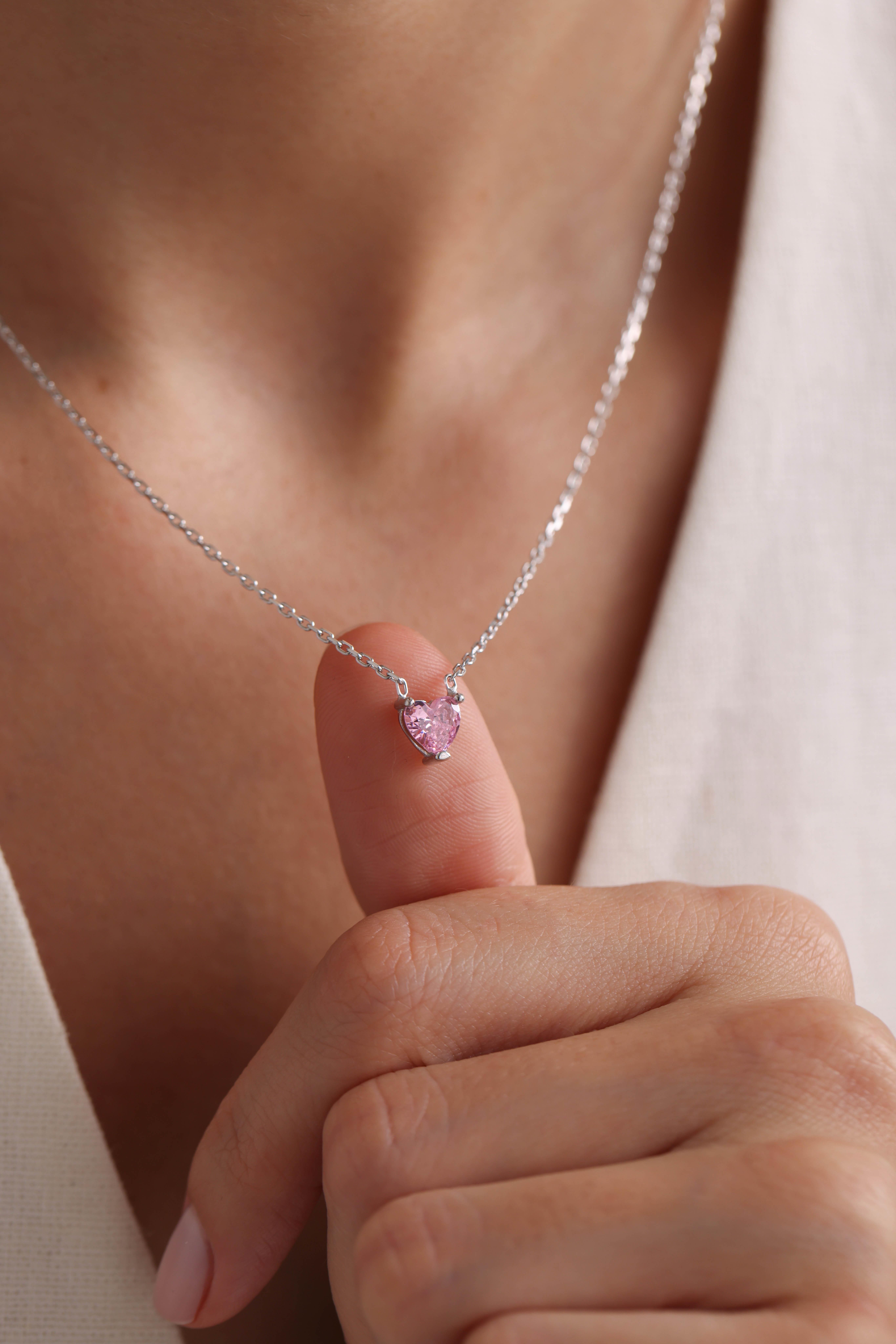 925 Ayar Gümüş Rodyum Kaplama Hareketli Minimal Pembe Taşlı Kalp Kolye